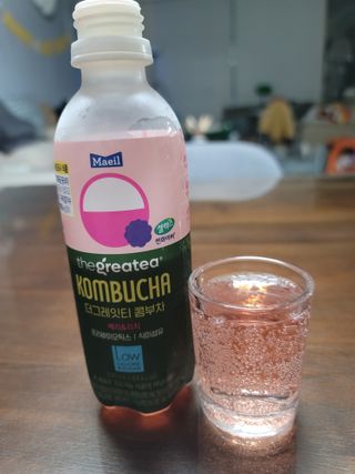 더그레잇티 콤부차 [매일유업] 더그레잇티 44kcal 콤부차 300ml *12개입 (오리지널 6개+베리리치 6개) — 5점을 준 리뷰어가 2023년 7월 올린 사용 사진