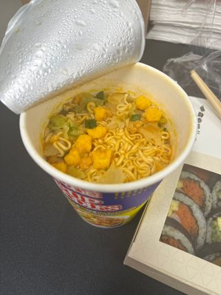 NISSIN 닛신 컵누들  4종 - 씨푸드오리지날, 씨푸드 스파이시, 씨푸드 커리, 씨푸드 XO소스 — 5점을 준 리뷰어가 2023년 1월 올린 사용 사진