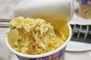 NISSIN 닛신 컵누들  4종 - 씨푸드오리지날, 씨푸드 스파이시, 씨푸드 커리, 씨푸드 XO소스 — 5점을 준 리뷰어가 2022년 3월 올린 사용 사진