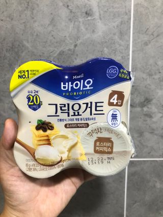 매일바이오 그릭요거트 오리지널 플레인 4개, 로스터리 커피믹스 4개 — 5점을 준 리뷰어가 2021년 12월 올린 사용 사진
