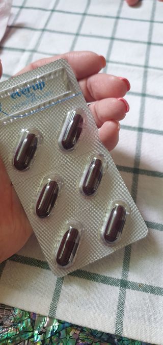 [몸엔용] 에버업 멀티비타민&미네랄, 눈건강 루테인 혈행건강 오메가3, 면역 프로바이오틱스 3종 택1 — 5점을 준 리뷰어가 2022년 4월 올린 사용 사진