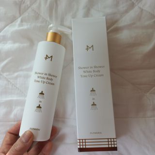 [엠메이데이] 샤워인샤워 화이트 바디 톤업크림 300g — 5점을 준 리뷰어가 2021년 12월 올린 사용 사진