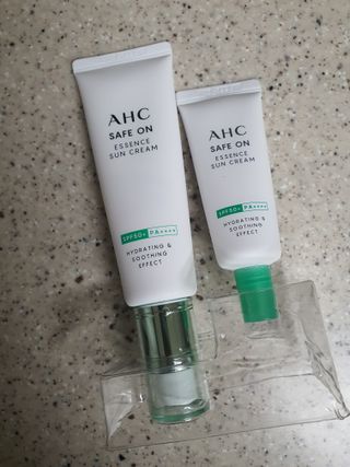 [AHC] 세이프온 에센스 선크림 올리브영 스페셜 증정 기획세트 — 4점을 준 리뷰어가 2022년 6월 올린 사용 사진