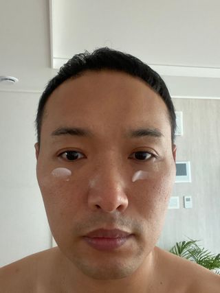 산수시 일루미네이팅 펄 영양 다크서클 스틱 아이 크림 케어 15ml — 5점을 준 리뷰어가 2021년 6월 올린 사용 사진