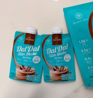 달달슬림쉐이크 구매평★달달슬림 맛있는 단백질 쉐이크 파우치 다이어트 식사대용 프로틴 파우더 보충제 — 5점을 준 리뷰어가 2025년 8월 올린 사용 사진