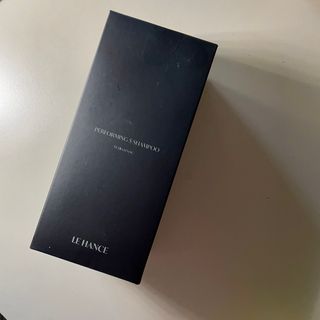 르핸스 퍼포밍 5 샴푸 비반트 포렛/베티버 포그 — 4.5점을 준 리뷰어가 2023년 2월 올린 사용 사진