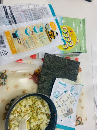 해풀잎 누구나 김밥*1ea [(혼합야채 35g *1ea,  김밥김 (5g, 5ea),  양념간장 (6g, 5ea), 참기름(5g, 2ea)] — 4점을 준 리뷰어가 2022년 7월 올린 사용 사진