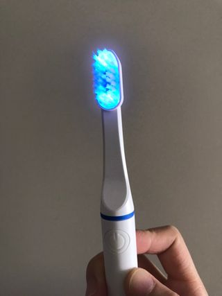 트로마츠 심플 미세전류 칫솔 — 5점을 준 리뷰어가 2022년 5월 올린 사용 사진