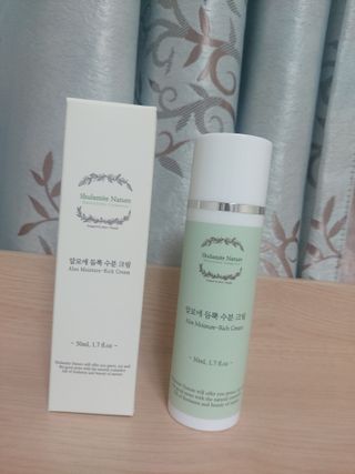 술람미네이처 자연주의 화장품ㅣ속보습 충전 + 민감/트러블 피부 진정 - 알로에 듬뿍 수분 크림 50ml — 4점을 준 리뷰어가 2022년 6월 올린 사용 사진