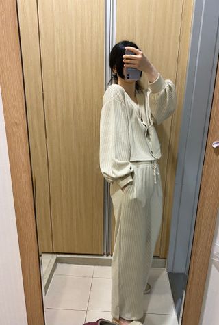 프런투라인 비마이 봄버 포켓 크롭 가디건 — 5점을 준 리뷰어가 2022년 3월 올린 사용 사진