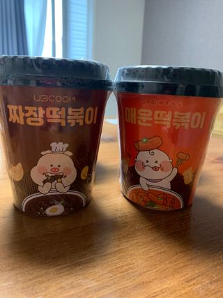 유비쿡 컵떡볶이 매운컵떡볶이2개/ 짜장컵떡볶이 2개  총 4개세트 — 4점을 준 리뷰어가 2021년 6월 올린 사용 사진