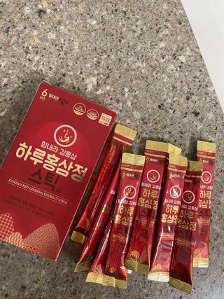 힘내라김홍삼 하루홍삼정스틱 10g x 10포 — 5점을 준 리뷰어가 2021년 4월 올린 사용 사진