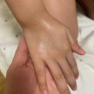 mom e 맘이 내추럴 베이비 케어 크림+바디오일 — 4점을 준 리뷰어가 2021년 1월 올린 사용 사진