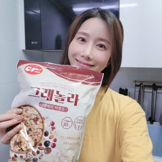 씨알푸드 씨알로 그래놀라 2종 후르츠+크랜베리 아몬드 — 5점을 준 리뷰어가 2022년 7월 올린 사용 사진