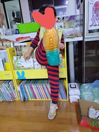 토박스코리아 다이노솔즈 티렉스 에어 네온 운동화 — 5점을 준 리뷰어가 2021년 3월 올린 사용 사진