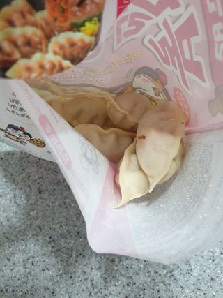 삼양냉동 [삼양] 얇은피불닭왕교자+얇은피까르보불닭왕교자 총4팩 — 5점을 준 리뷰어가 2021년 2월 올린 사용 사진