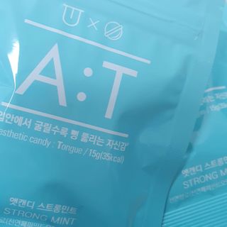 입 냄새 완화에 도움을 주는 에티켓 캔디 앳캔디 스트롱민트 — 5점을 준 리뷰어가 2021년 3월 올린 사용 사진