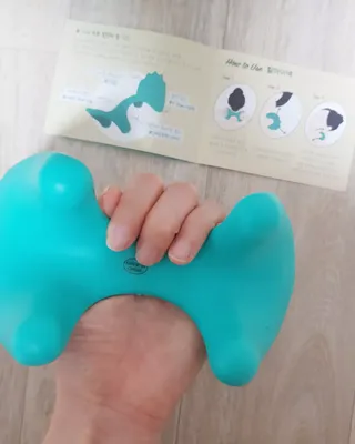 힐니스북 [힐마이넥]   거북목 통증완화를 위한 휴대용 목 안마기 — 4점을 준 리뷰어가 2022년 12월 올린 사용 사진
