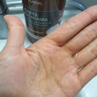 쿤달 [KUNDAL 공식] 프리미엄 헤어 케어 스페셜 세트 샴푸 500ml &amp; 트리트먼트 500ml — 5점을 준 리뷰어가 2021년 3월 올린 사용 사진