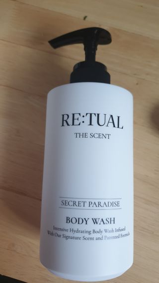레츄얼 더 센트 바디워시 시크릿 파라다이스(500ml) — 4.5점을 준 리뷰어가 2022년 7월 올린 사용 사진