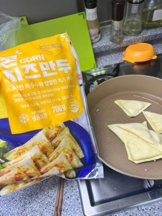 (주)성경순만두 곤약만두.콘치즈만두,삼각당면만두,당면 야끼만두,대구전통 납작만두,떡뽁이 매콤소스,달콤소스 — 5점을 준 리뷰어가 2023년 4월 올린 사용 사진