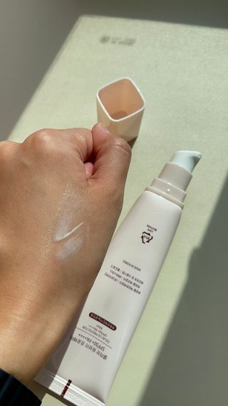 프리마인 선크림만 바꿨을 뿐인데 매일 물 2L챙겨먹고 기초케어 완벽하게 한 물빛피부 완성,셀라브UV프로텍터 — 5점을 준 리뷰어가 2023년 8월 올린 사용 사진