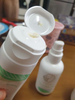 mom e 맘이 내추럴 베이비 케어 크림+바디오일 — 5점을 준 리뷰어가 2021년 1월 올린 사용 사진