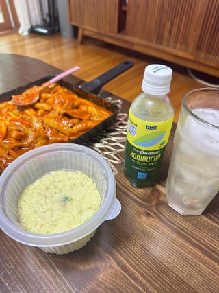 더그레잇티 콤부차 [매일유업] 더그레잇티 44kcal 콤부차 300ml *12개입 (오리지널 6개+베리리치 6개) — 5점을 준 리뷰어가 2023년 7월 올린 사용 사진