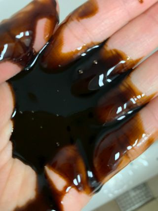 헤어플러스 블랙 컬러본드 샴푸 트리트먼트 300ml — 5점을 준 리뷰어가 2021년 4월 올린 사용 사진