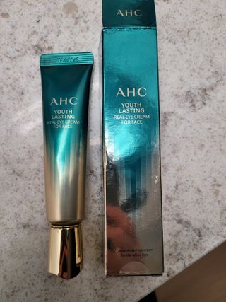 [NEW 탄력유턴 아이크림] AHC 유스 래스팅 리얼 아이크림 포 페이스 — 5점을 준 리뷰어가 2021년 2월 올린 사용 사진