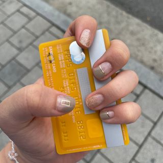 [네일가게] 햇빛에 닿으면 색이 변하는 신기한 햇살 반전 네일스티커_B — 4점을 준 리뷰어가 2021년 8월 올린 사용 사진