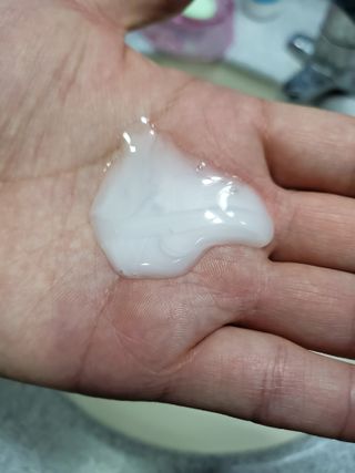 [HUREX] 휴렉스 볼류마이징 탈모완화 기능성 샴푸 150ml x 2개 — 5점을 준 리뷰어가 2021년 9월 올린 사용 사진