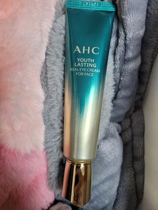 [NEW 탄력유턴 아이크림] AHC 유스 래스팅 리얼 아이크림 포 페이스 — 5점을 준 리뷰어가 2021년 2월 올린 사용 사진