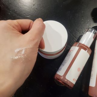 아이앤립 / EYENLIP 아이앤립 연어오일 리바이탈라이징 토너+앰플+크림 3종 세트 — 5점을 준 리뷰어가 2021년 5월 올린 사용 사진