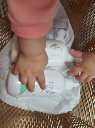 mom e 맘이 내추럴 베이비 케어 샴푸앤바스+로션 — 5점을 준 리뷰어가 2021년 1월 올린 사용 사진