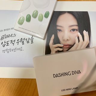 데싱디바 글레이즈 젤네일 스노쿨링 네일_5종 중 택 1 — 5점을 준 리뷰어가 2021년 8월 올린 사용 사진