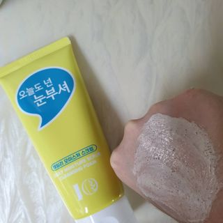 IO 아이오 오늘도 넌 눈부셔 - 데일리 스크럽 클렌징폼 — 5점을 준 리뷰어가 2021년 2월 올린 사용 사진