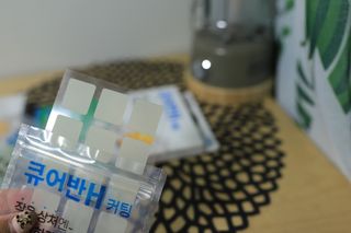 [큐어반H 커팅] 간편하게 떼서 쓰는 자외선차단 습윤밴드 (1팩/30매입) — 4.5점을 준 리뷰어가 2022년 11월 올린 사용 사진