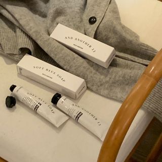 멈칫(MUMCHIT) 넥퍼퓸 NECKPERFUME 2가지 향 — 5점을 준 리뷰어가 2021년 11월 올린 사용 사진