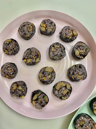해풀잎 누구나 김밥*1ea [(혼합야채 35g *1ea,  김밥김 (5g, 5ea),  양념간장 (6g, 5ea), 참기름(5g, 2ea)] — 5점을 준 리뷰어가 2022년 7월 올린 사용 사진