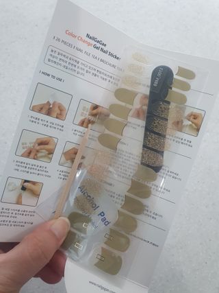[네일가게] 햇빛에 닿으면 색이 변하는 신기한 햇살 반전 네일스티커_B — 5점을 준 리뷰어가 2021년 8월 올린 사용 사진