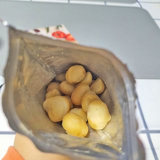 도이퉁 마카다미아 넛 90g  로얄 마카넛 오리지널 쏠트 허니 — 5점을 준 리뷰어가 2021년 3월 올린 사용 사진
