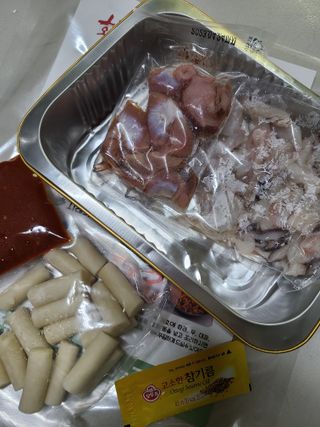 화끈한녀석들 새오똥400g 새우,오징어,똥집 볶음요리 소스,밀떡, 참기름 포함 — 5점을 준 리뷰어가 2022년 11월 올린 사용 사진