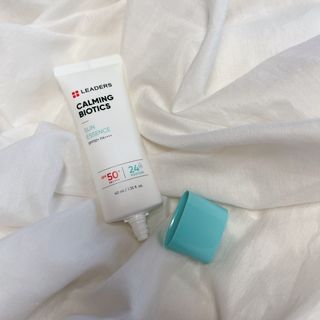 리더스코스메틱 리더스 카밍 바이오틱스 선 에센스 SPF 50+ PA++++ — 4.5점을 준 리뷰어가 2022년 6월 올린 사용 사진