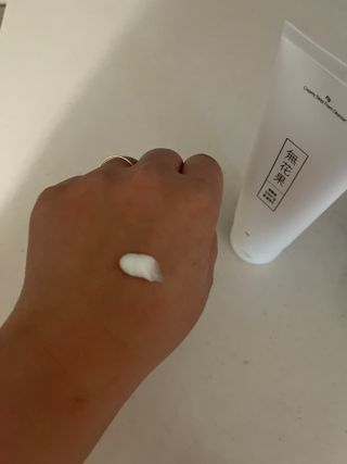 [베러오리진] 무화과 크리미 딥 폼 클렌저/피부 노폐물 & 미세먼지 99 세정 인증 민감성 피부 무자극 인증 — 5점을 준 리뷰어가 2021년 12월 올린 사용 사진