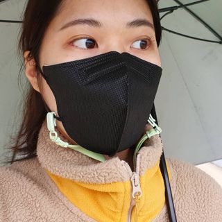 [이지아 마스크] 애니가드 더솔루션마스크, 블랙N화이트 KF94 대형 — 3.5점을 준 리뷰어가 2021년 3월 올린 사용 사진