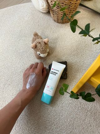 리더스코스메틱 리더스 카밍 바이오틱스 선 에센스 SPF 50+ PA++++ — 5점을 준 리뷰어가 2022년 7월 올린 사용 사진