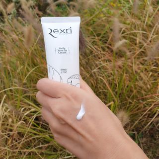 렉스리 데일리 톤업 크림 Rexri Daily Tone Up Cream — 5점을 준 리뷰어가 2022년 10월 올린 사용 사진