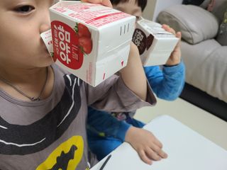 빙그레 우유얌 초코 / 우유얌 딸기 — 4점을 준 리뷰어가 2021년 4월 올린 사용 사진