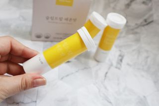 [슬림드랍 레몬맛] 건기식 다이어트 보조제 겸 비타민 — 4.5점을 준 리뷰어가 2022년 1월 올린 사용 사진